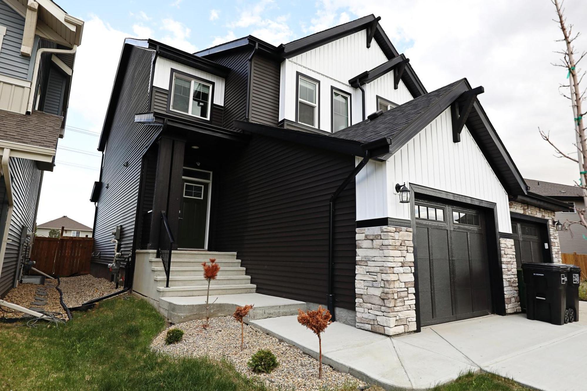 Stylish Home With 3 King Beds,Garage,Disney+ Edmonton Exterior foto